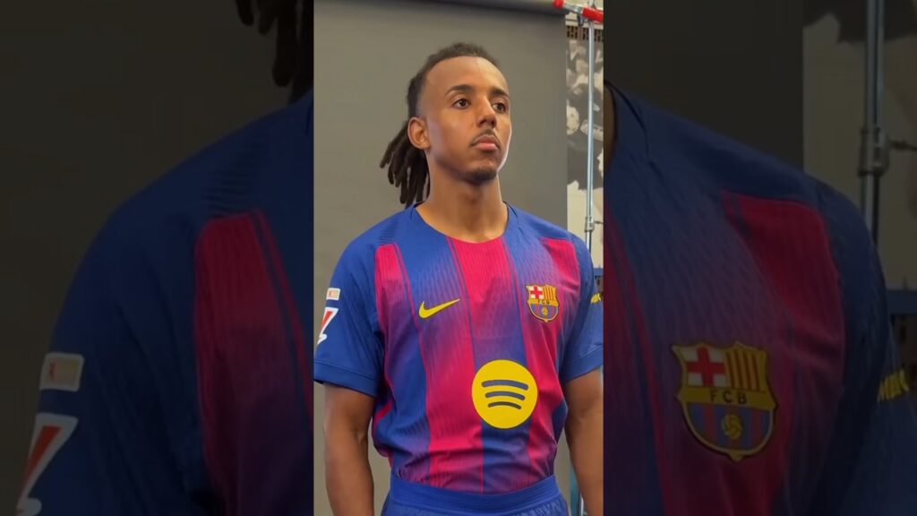 ❤️ Jules Koundé lors du shooting photo avec les deux maillots du Barça #football #shorts