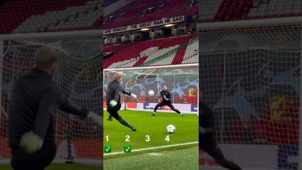 Manuel Neuer Warm up 🧤 #goalkeeper #manuelneuer #bayern #bayernmunich #soccer #shorts #futbol