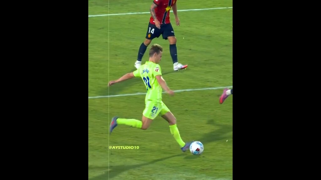 Frenkie de Jong Pass 🤯🔥 #football #soccer #futbol #shorts #viral #trending #edit #dejong #barcelona