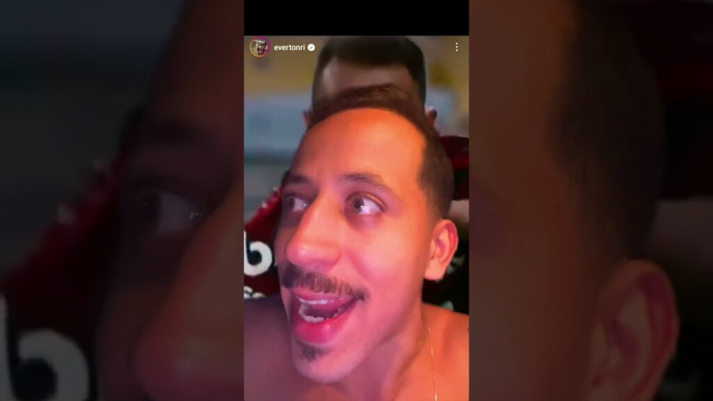 DIEGO ALVES TIRA ONDA COM EVERTON RIBEIRO EM SUA DESPEDIDA DO FLAMENGO! #shorts