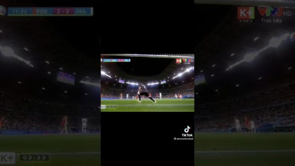 Chìm đắm trong pha bay người của Rui Patricio