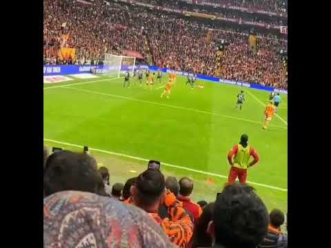 Michy Batshuayi stoperlerin röveşatası kaçınca tepki gösteriyor