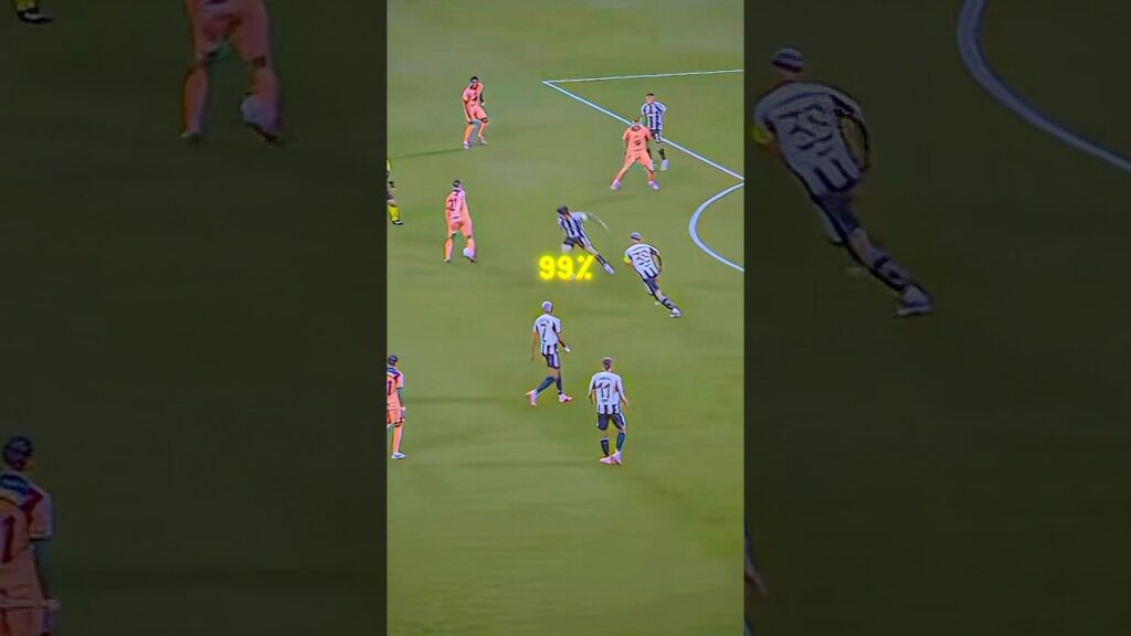 How Pedri and Frenkie De Jong locked the midfield against Newcastle#shorts