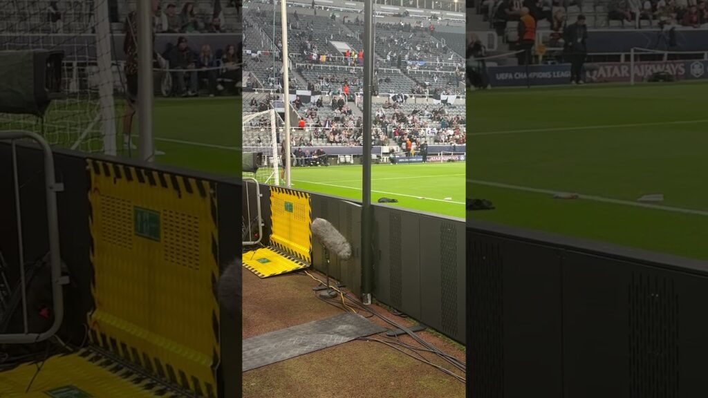 Newcastle v Barcelona. 18.9.25. Nufc nick pope warming up