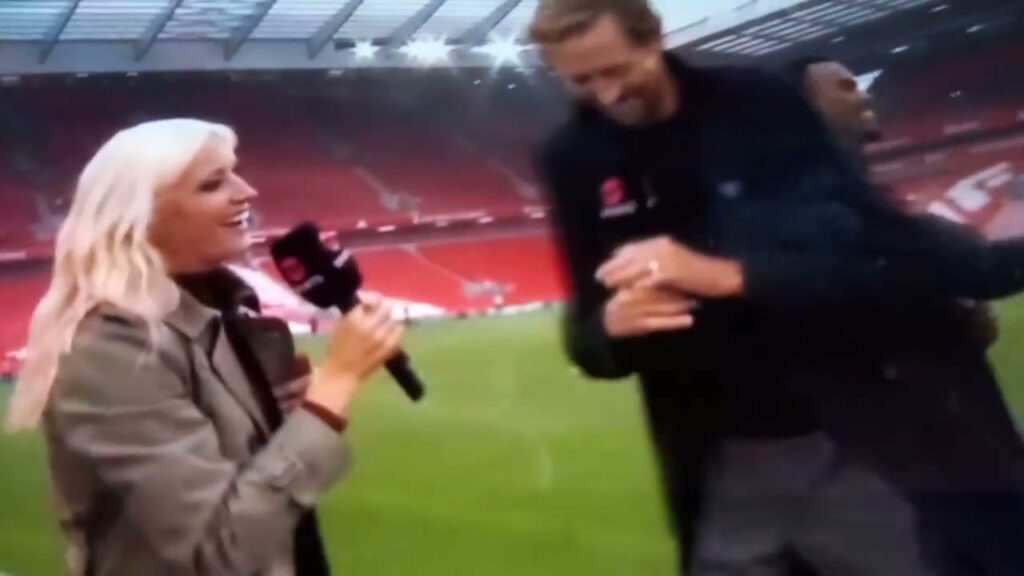 ryan gravenberch beleefd verlegen gozer _ polite shy guy Liverpool 2 - 1 Everton,  slot  Ekitiké