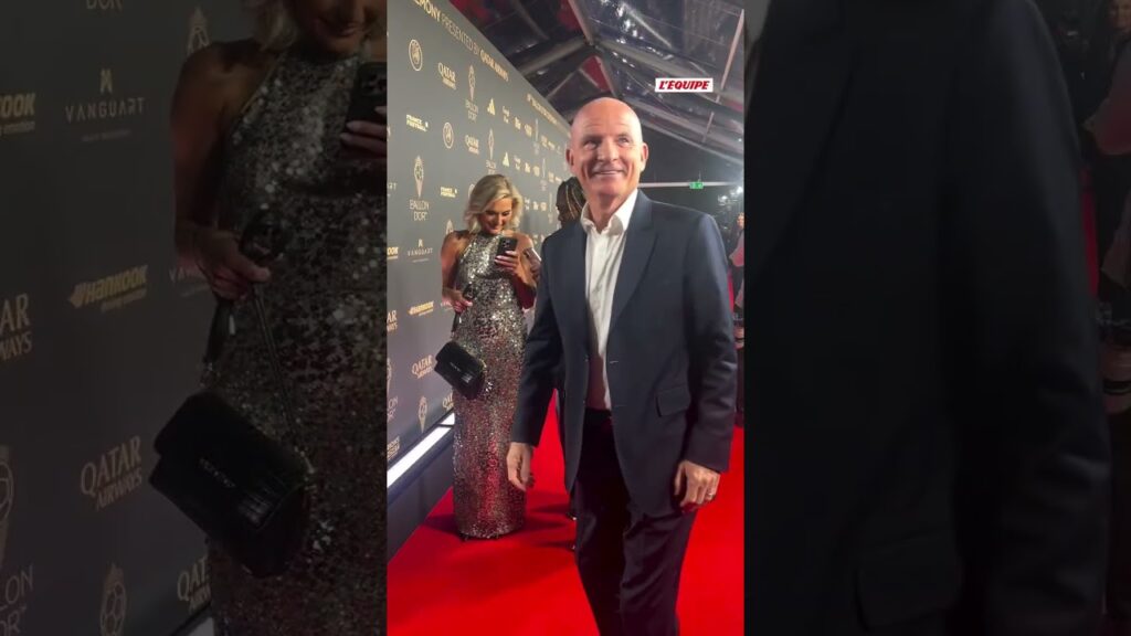 Didier Deschamps et Guy Stéphan tout sourire sur le tapis rouge #ballondor #football