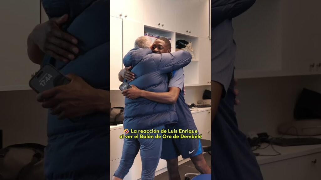🤣 La imperdible reacción de Luis Enrique cuando Dembélé le muestra el Balón de Oro. #shorts