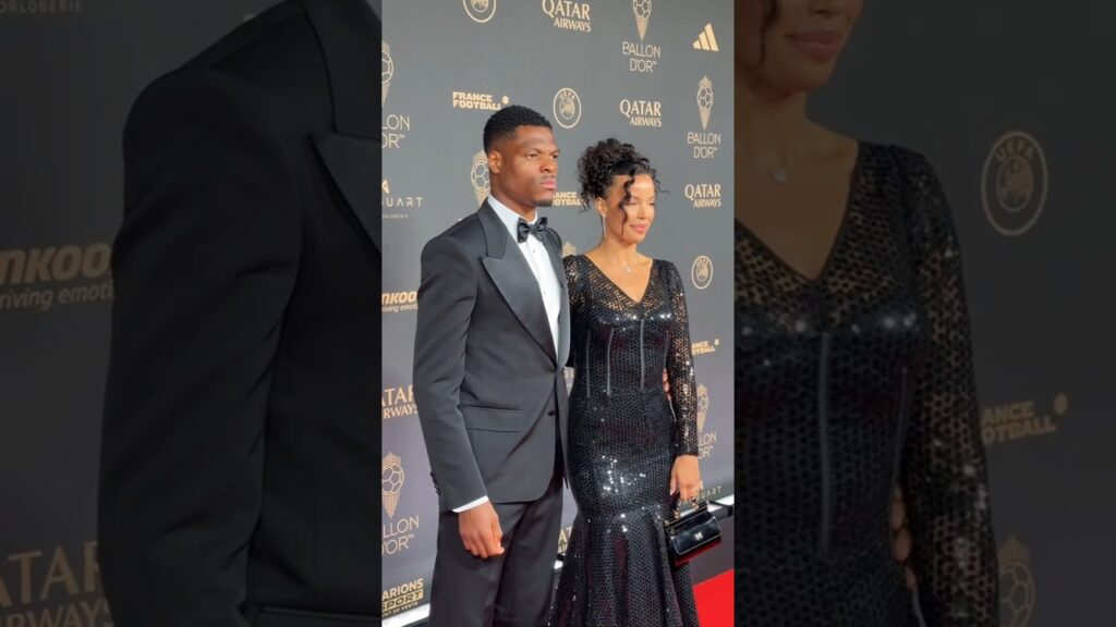 ❤️😍 Denzel Dumfries avec sa femme lors de la cérémonie du Ballon d'Or #football #shorts