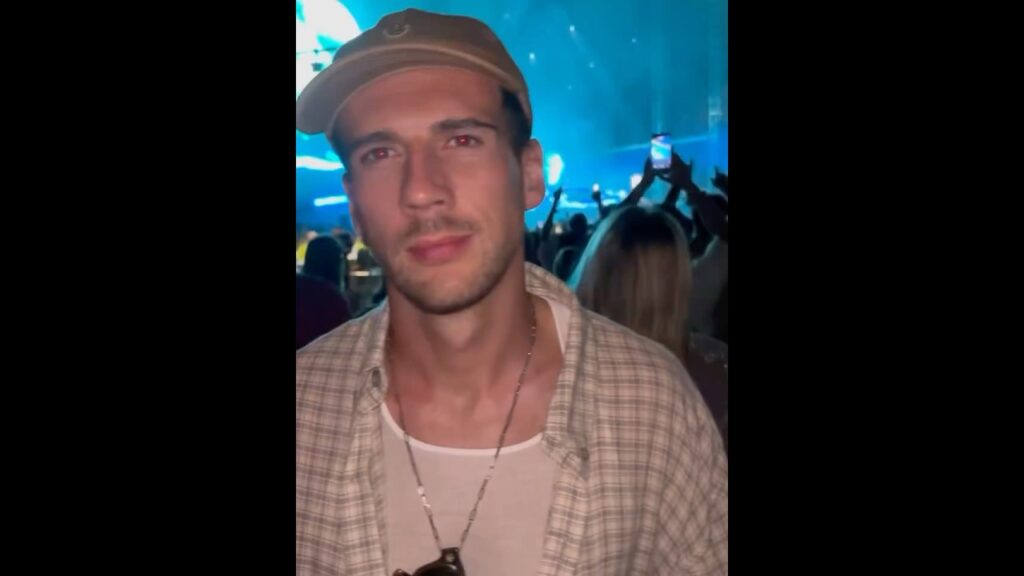 Leon Goretzka enjoying his days off