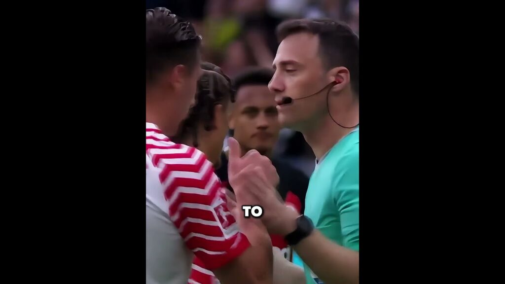 When the referee helped Xavi Simons 😱