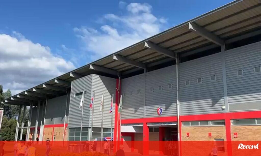 Este “animal” não tem vergonha na cara. Colocou a SAD (presidente e Vice do Murta) na miséria e com os Ban não deixa o clube inscrever jogadores. Vais ter o meu apoio nos 🍅, se o clube não competir acabou o futebol, a SAD que se f…