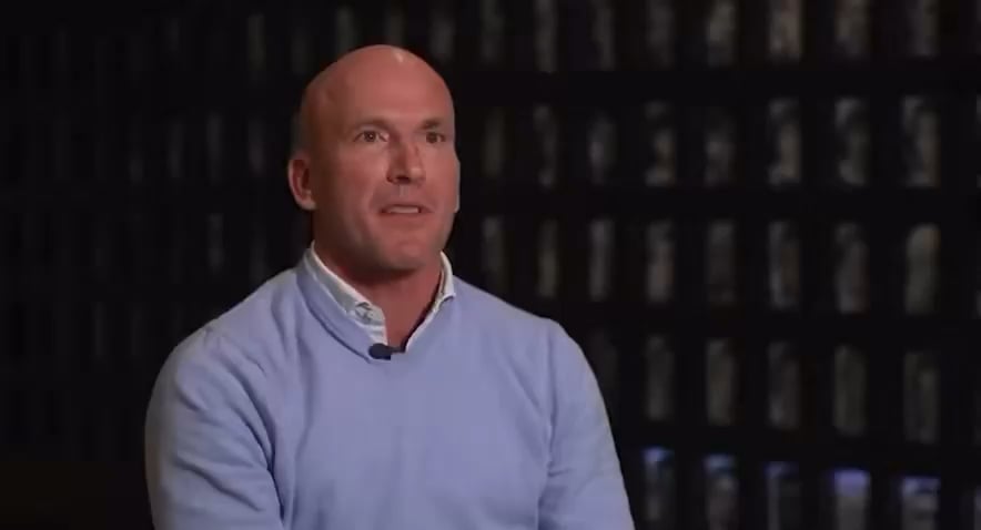 Hoelang laat Kroes Heitinga nog zitten?