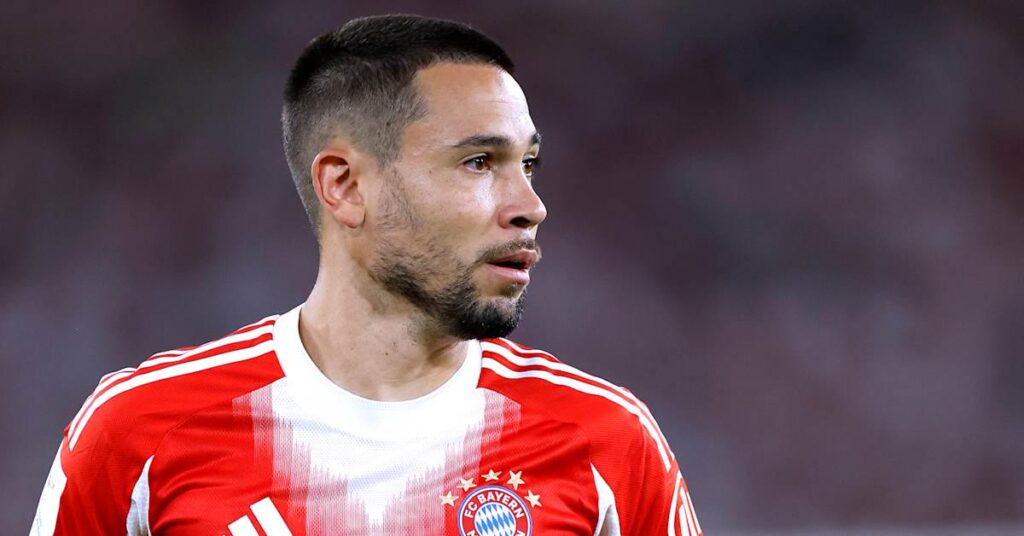 Raphaël Guerreiro sidelined with stomach muscle injury.