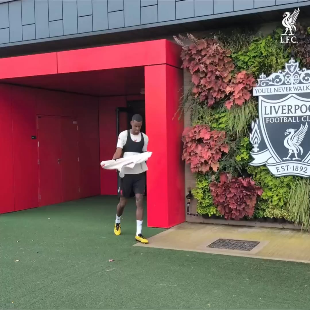 [LFC] Isak in training ... "Time to get to work"