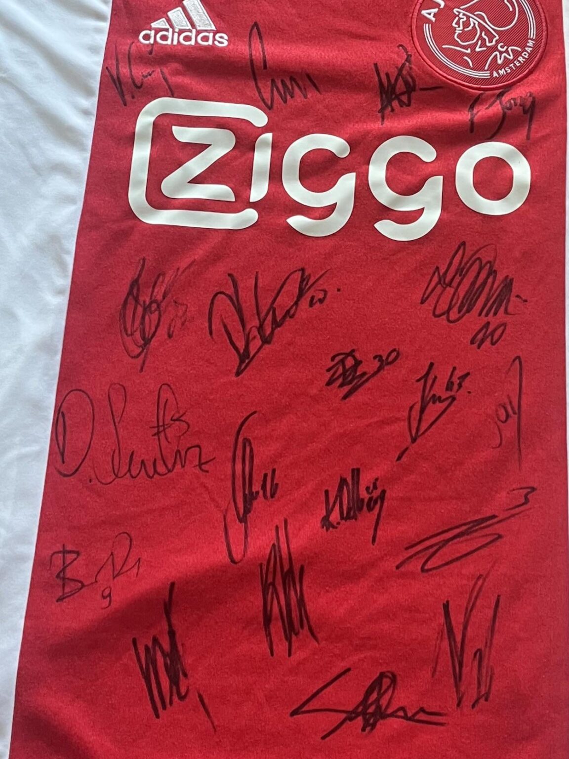 Ajax shirt met handtekeningen