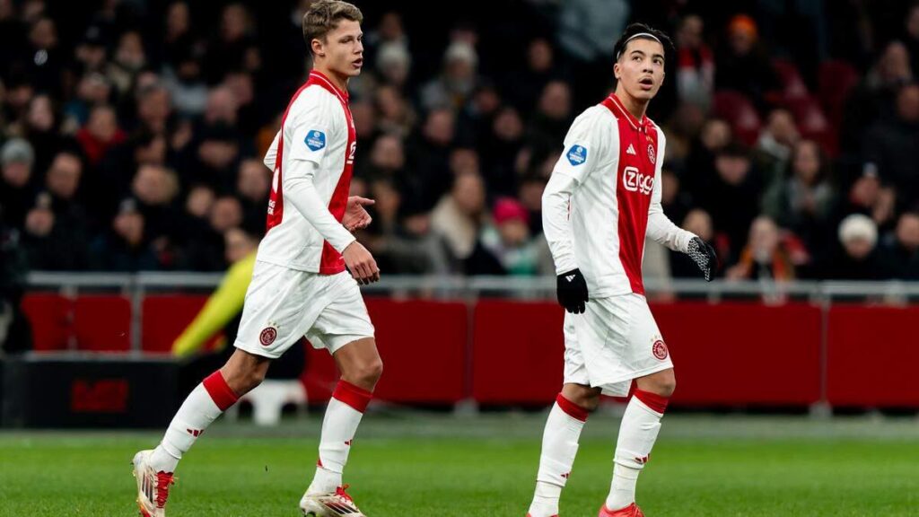 [TG] Sean Steur, Rayane Bounida, and Aaron Bouwman move from Jong Ajax to first team. To help them get used to the busy schedule, Ajax will create "European weeks": where they play for Jong Ajax, compete in the UEFA Youth League with the U19s and, where possible, get playing time in Ajax 1.