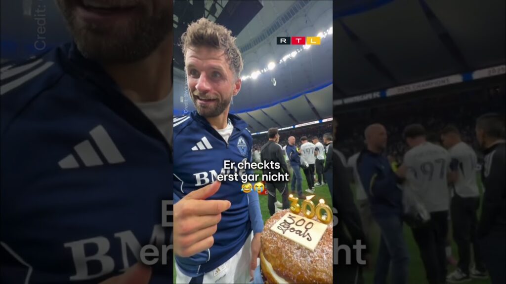 Thomas Müller feiert Titel-Rekord und Tor-Premiere mit Kuchen 🎂😍