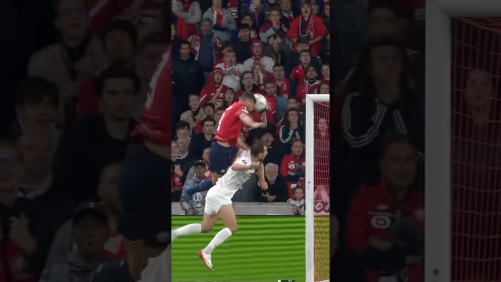 Giroud still has it 👏