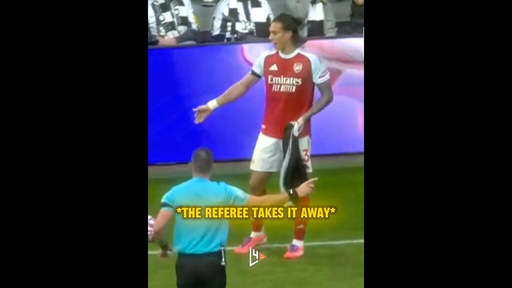 Calafiori takes Nick Pope’s towel 🤣☠️