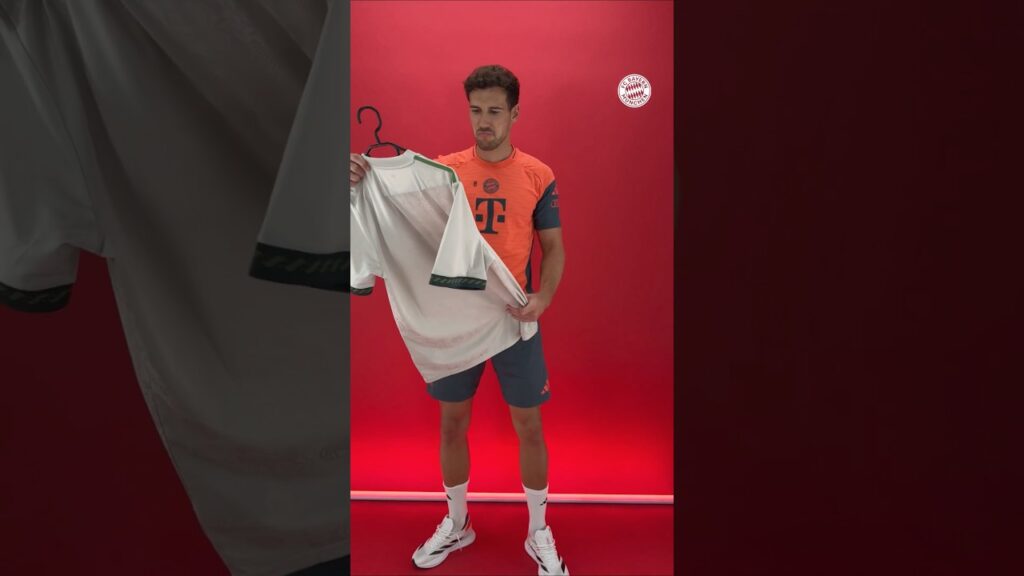 Leon Goretzka with the new Bayern Oktoberfest shirt before the game against Werder Bremen