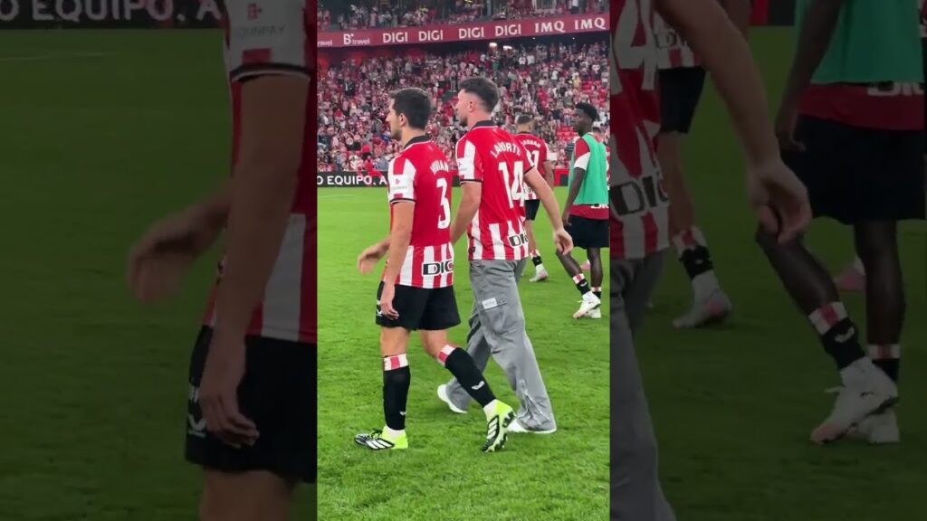 ❤️ Laporte pisa el césped de San Mamés.Ongi etorri berriro zure etxera