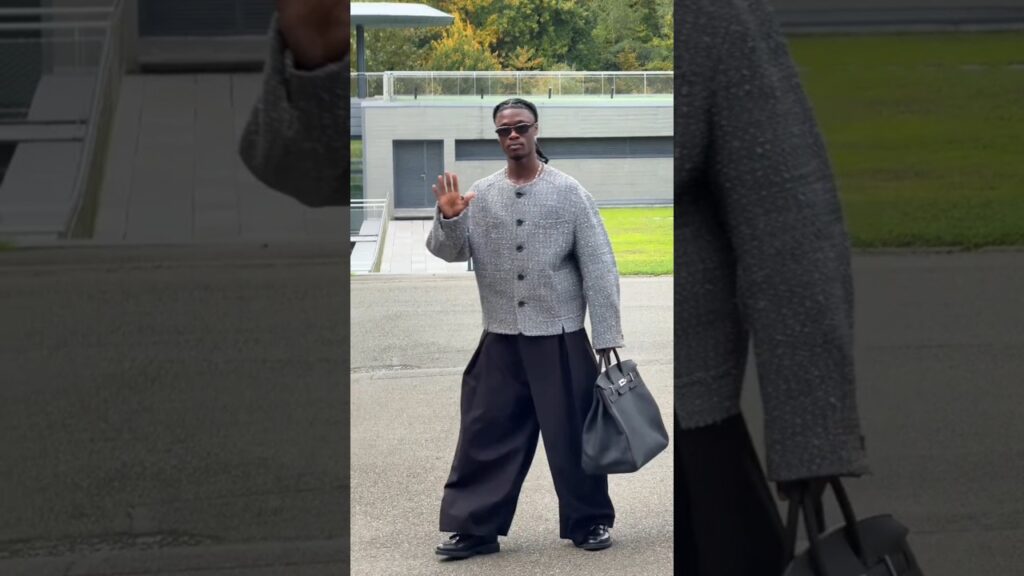 ❤️ Eduardo Camavinga arrive au rassemblement de l'équipe de France ! #football #shorts