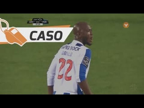 Arouca x FC Porto: Penálti de Danilo?
