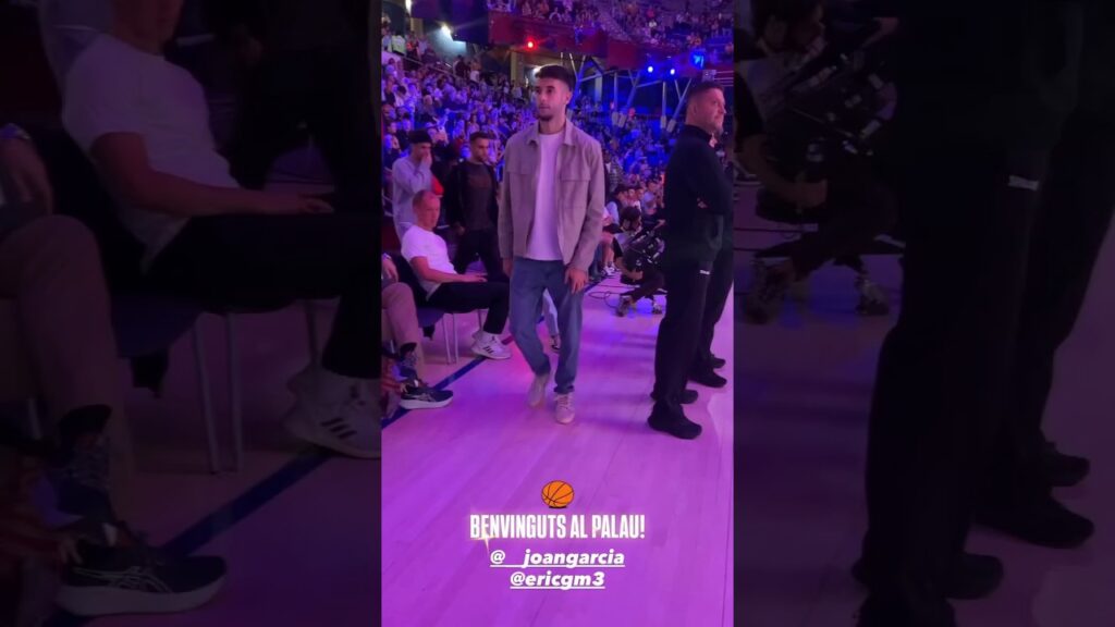 Joan Garcia and Eric Garcia are watching FC Barcelona basketball🫠🫶 #shorts #joangarcia #ericgarcía