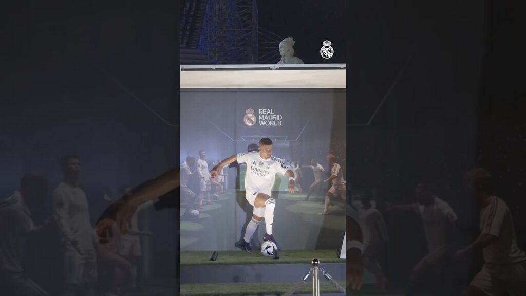🇦🇪🔟🌟 Is that you, Kylian? Mbappé waxwork figure unveiled at #RealMadridWorld in Dubai!