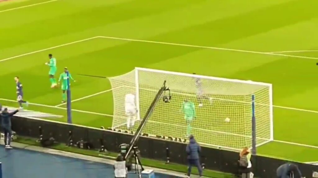 Kylian Mbappe pase de 3 dedos a Danilo Pereira Golazo PSG vs Saint Etienne#mbappe #ligue1#psg