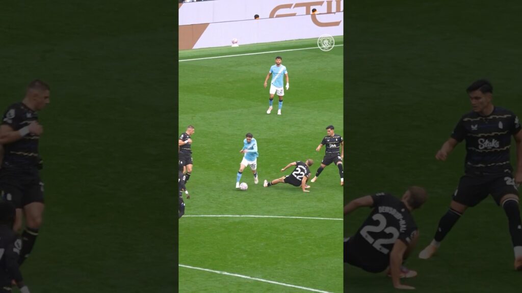 Could you take the ball off Bernardo & Foden? ⚽️ #skills #football #mancity #foden #bernardo #shorts