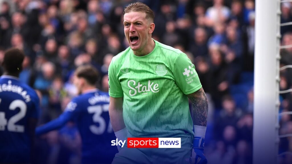 Goalkeeper Jordan Pickford signs new contract with Everton