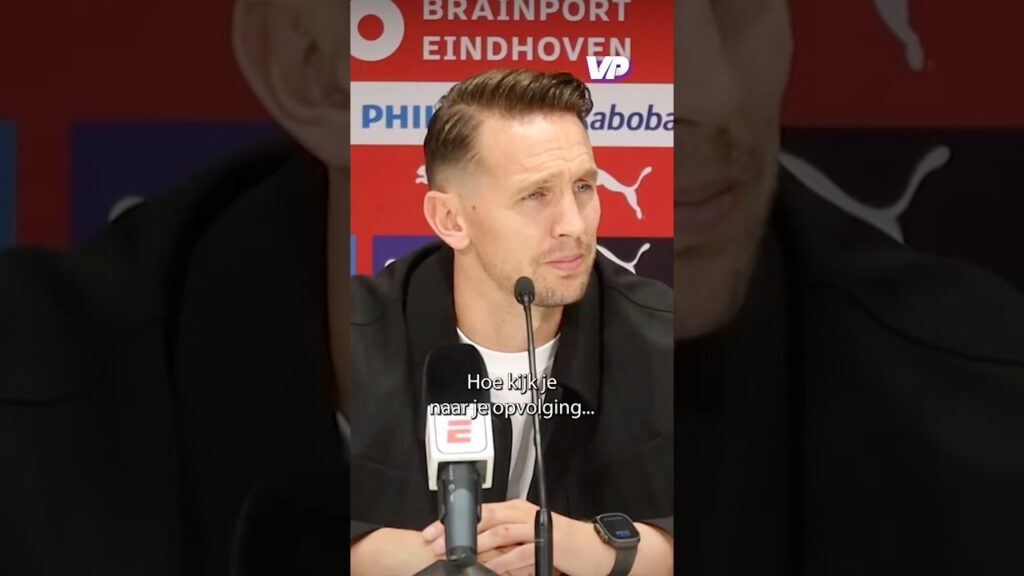 Het spitsenprobleem bij PSV ontgaat de vertrokken Luuk de Jong niet! 🤪 #PSV #Eindhoven