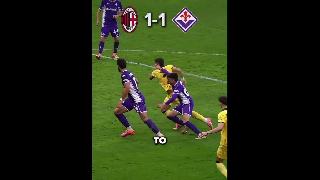 When his teammates prevented Rafael Leao from getting a red card 👏🏻