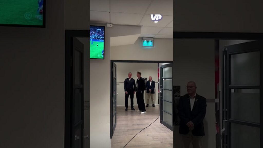 PSV eert Luuk de Jong en opent de Luuk de Jong Mediaroom, vernoemd naar de clublegende 👏♥️ #psv