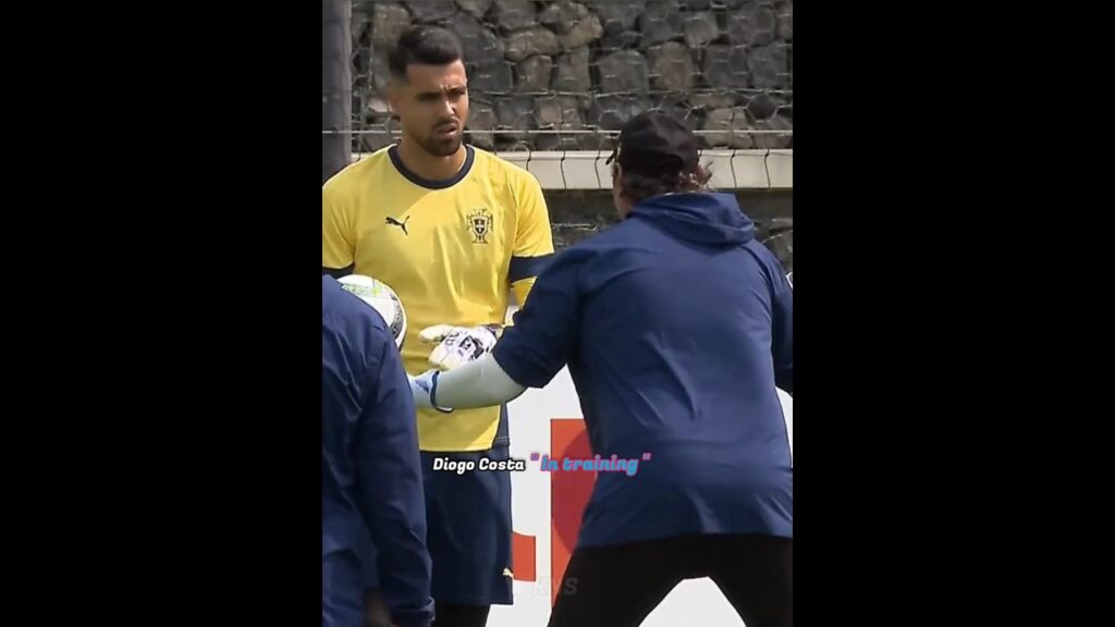 Diogo Costa Saves Portugal🥶🤩#diogocosta #portugal #ronaldo