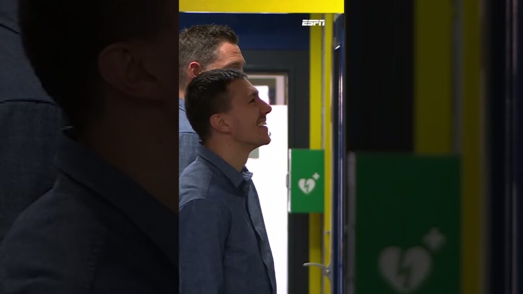 STEVEN BERGHUIS spot bekende in Leeuwarden: "Ik probeer hem te bellen, maar hij neemt niet op" 👀