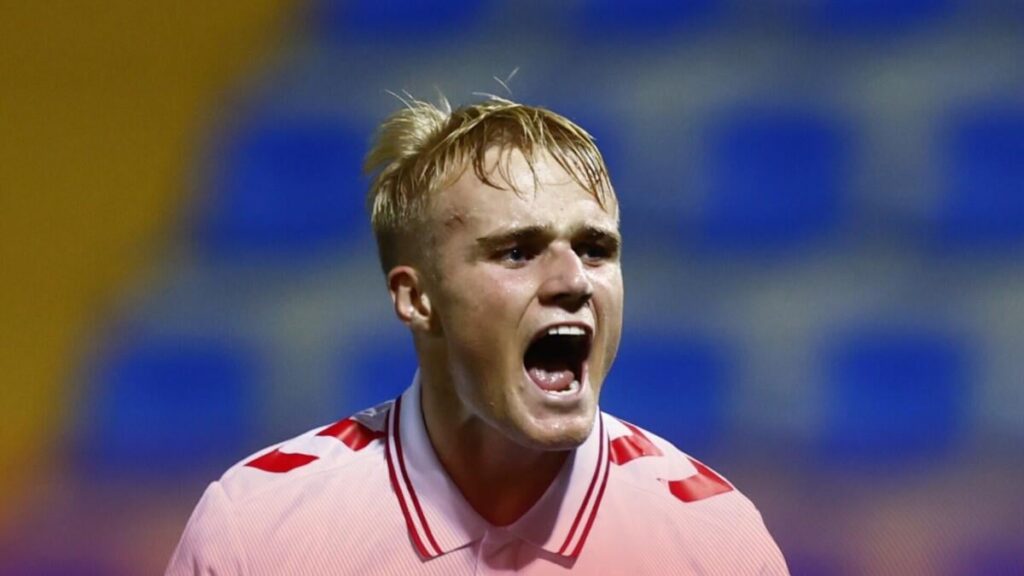 Froholdt estreia-se a marcar pela Dinamarca e depois também assiste.