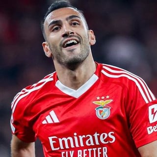 Quem vocês acham melhor jogador pelo Benfica?