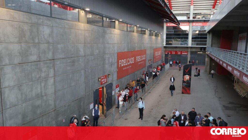 Erros nos cadernos eleitorais do Benfica forçam reunião de emergência