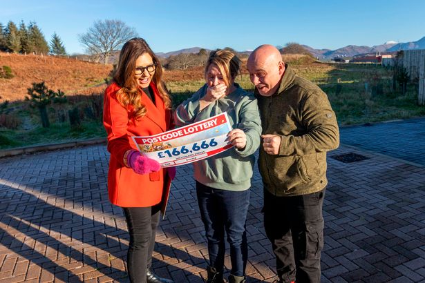 Lottery’s Judie McCourt hands £166,666 cheque to Charlie and Ian. 
