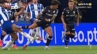 Incoerências, dependendo da cor das camisolas.