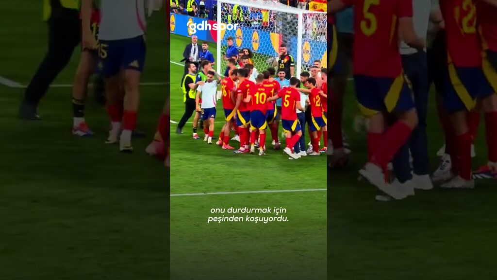 🚨 Alvaro Morata’yı güvenlik görevlisi sakatladı. #euro2024withshorts 🚨 Alvaro Morata'yı güvenlik görevlisi sakatladı. #euro2024withshorts