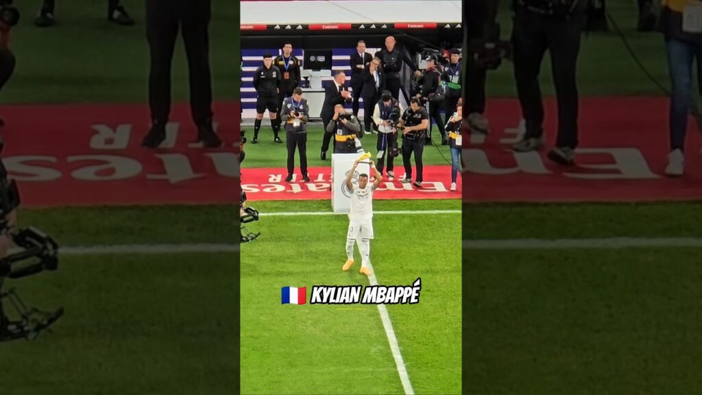 👑 KYLIAN MBAPPÉ OFRECE LA BOTA DE ORO AL SANTIAGO BERNABÉU