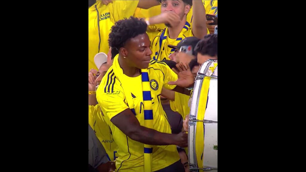 Ronaldo Teaching Speed Drums 🔥😂