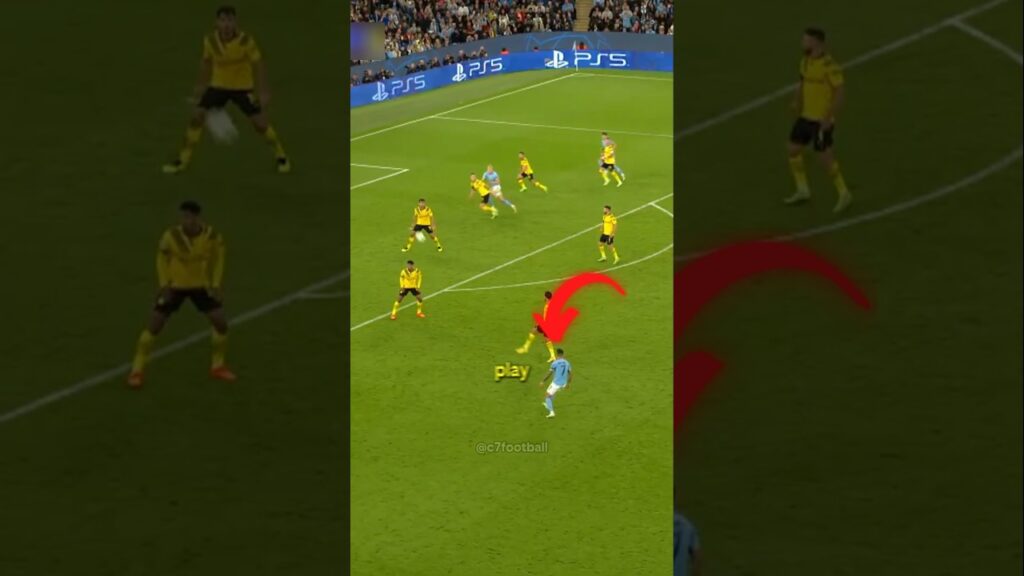 Cancelo 200 iq pass 🧠