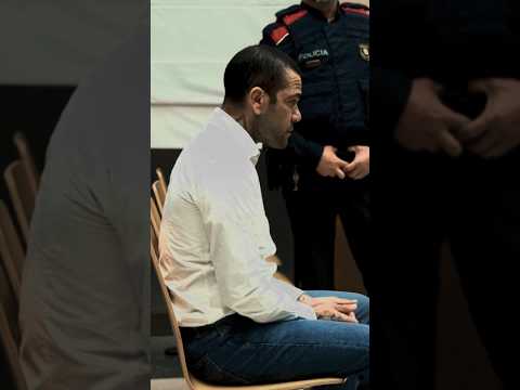 😳 Dani Alves chope un nouveau rôle… Il prêche dans une église en Espagne ! ✝️ #DaniAlves #shortvideo