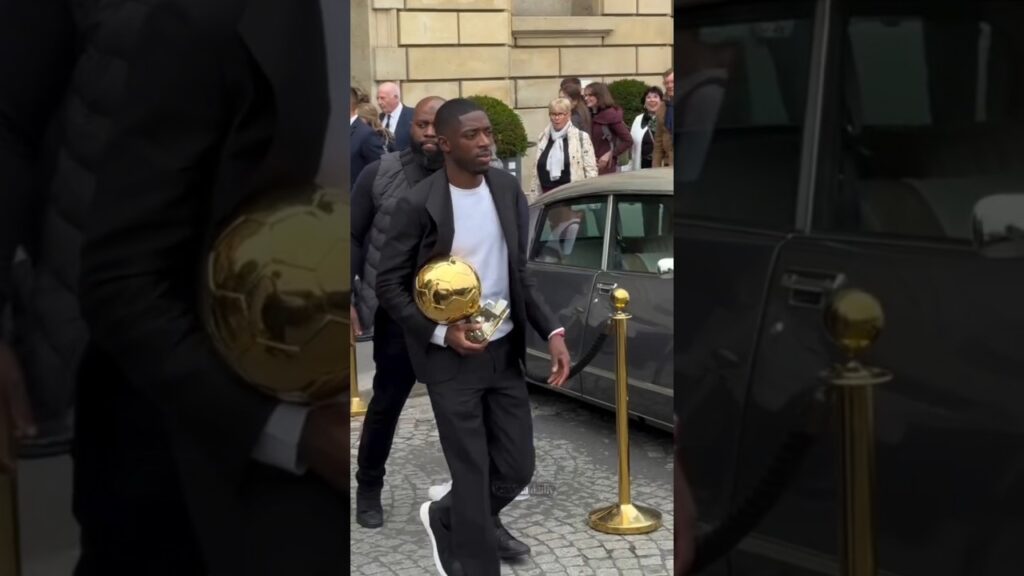 ❤️ Ousmane Dembélé avec son Ballon d'Or dans les rues de Paris (France) #football #shorts