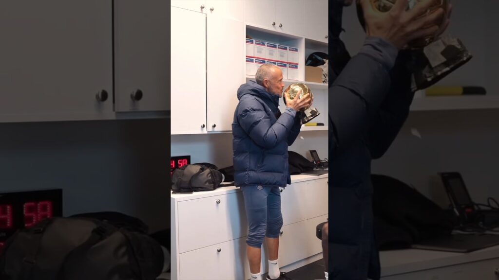 ❤️😂 Luis Enrique fait une bise au Ballon d'Or d'Ousmane Dembélé (PSG) #football #shorts