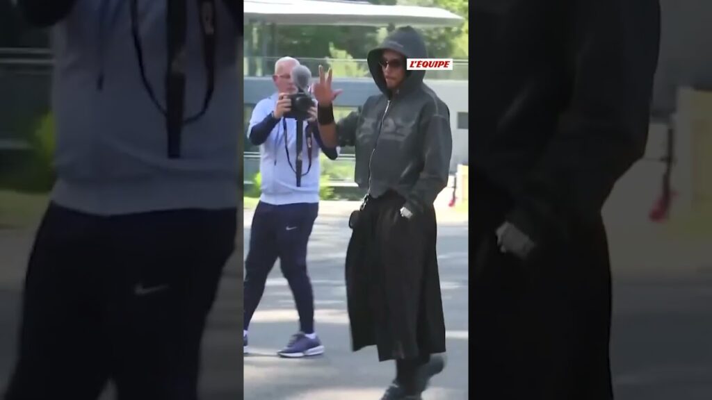 😅​ L'arrivée mystérieuse de Jules Koundé à Clairefontaine ! #equipedefrance #football #koundé